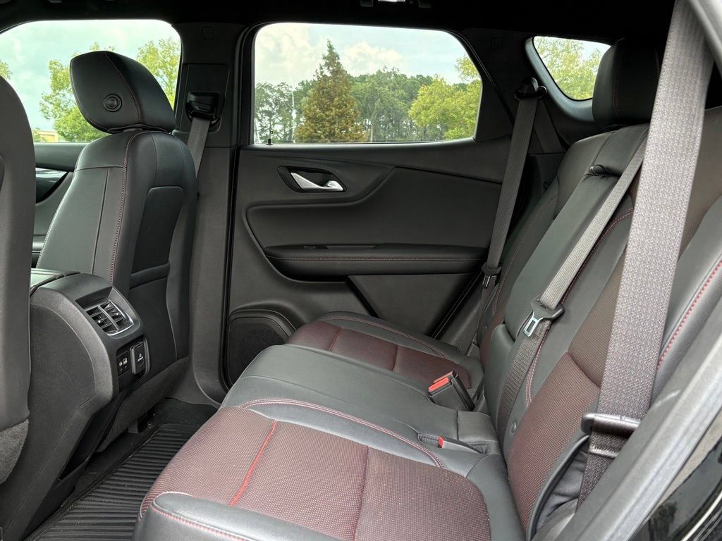 Used 2022 Chevrolet Blazer RS FWD image 23