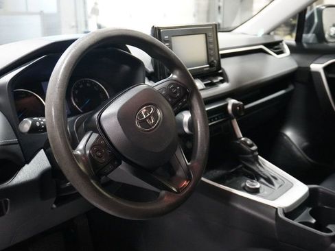 Used 2021 Toyota RAV4 LE AWD/4WD image 10