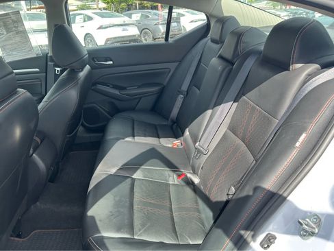 Used 2023 Nissan Altima 2.5 SR w/ SR Premium Package FWD image 9