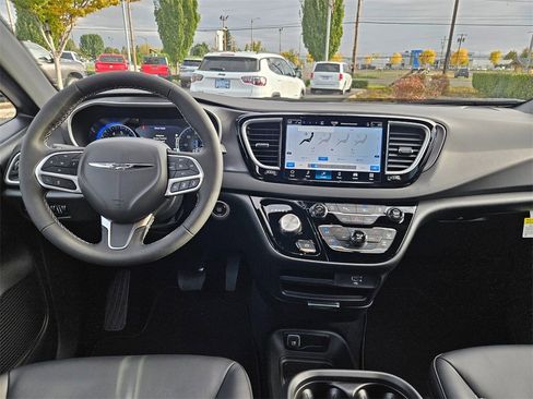 New 2026 Chrysler Voyager LX image 27