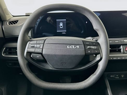 Used 2025 Kia K4 LXS image 18