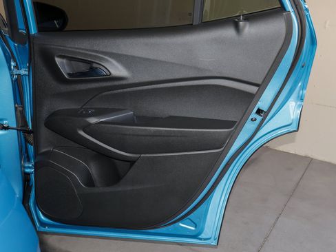 Used 2025 Chevrolet Trax RS FWD image 44