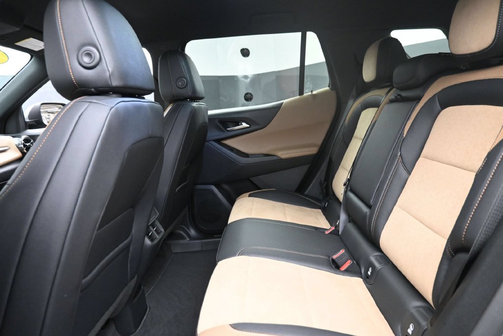 Used 2026 Chevrolet Equinox ACTIV AWD/4WD image 14