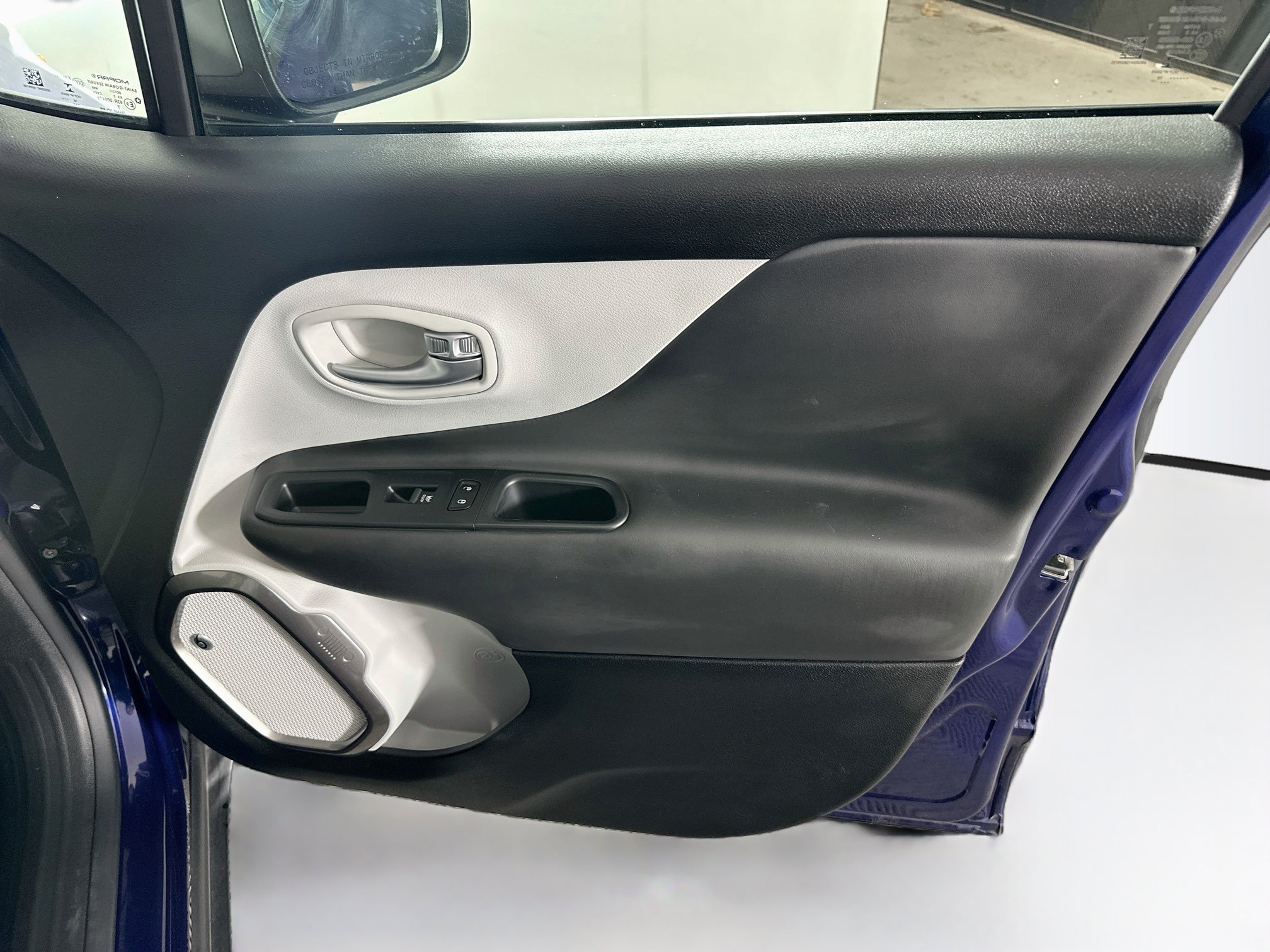 Used 2019 Jeep Renegade Limited w/ LED Lighting Group AWD/4WD image 29