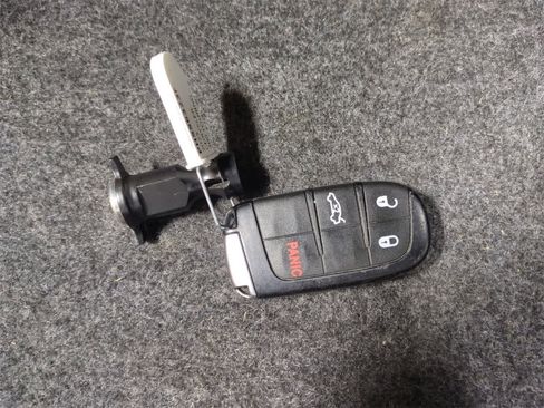 Certified 2023 Chrysler 300 Touring image 33