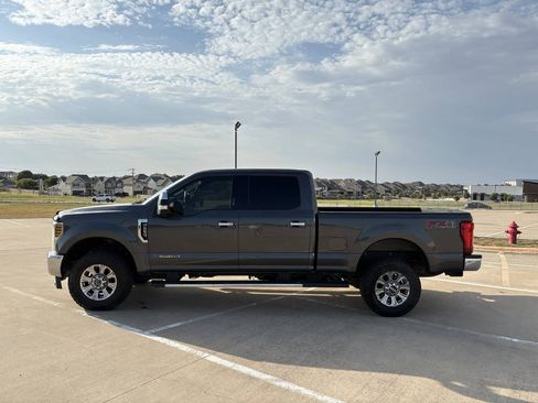Used 2018 Ford F250 XLT w/ XLT Premium Package AWD/4WD image 2