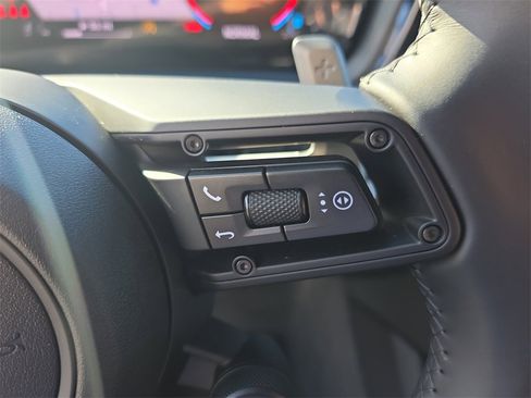 Used 2025 Porsche Cayenne image 35