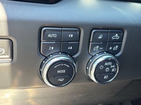 Used 2024 GMC Sierra 1500 AT4 w/ Technology Package AWD/4WD image 17