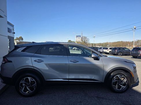 Used 2024 Kia Sportage LX image 4