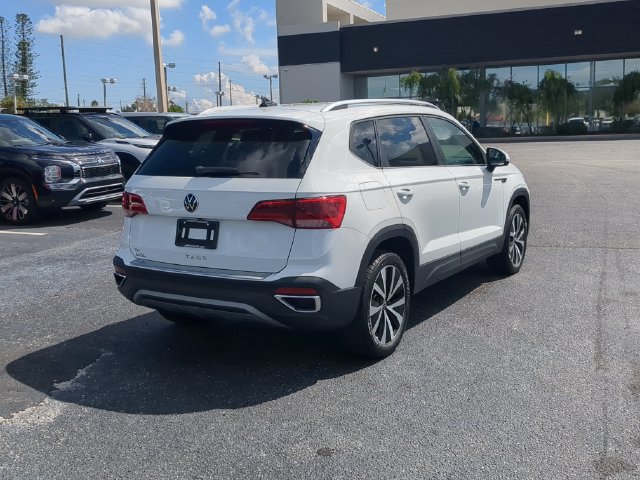 Used 2022 Volkswagen Taos SE FWD image 6