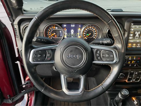 Used 2021 Jeep Gladiator Overland image 17