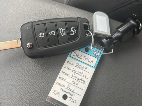 Certified 2024 Hyundai Elantra SE image 30