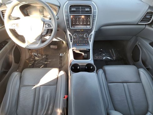 Used 2020 Lincoln Nautilus Reserve w/ Equipment Group 201A image 9