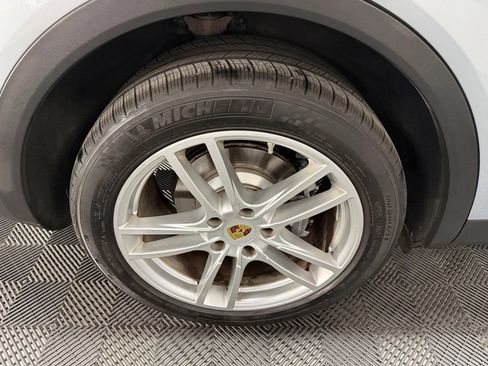 Used 2020 Porsche Cayenne AWD/4WD image 19