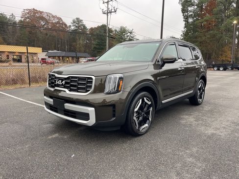 Certified 2024 Kia Telluride S w/ S Sunroof Package image 2