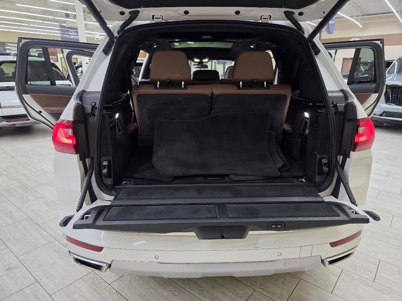 Used 2020 BMW X7 xDrive40i w/ Premium Package AWD/4WD image 13