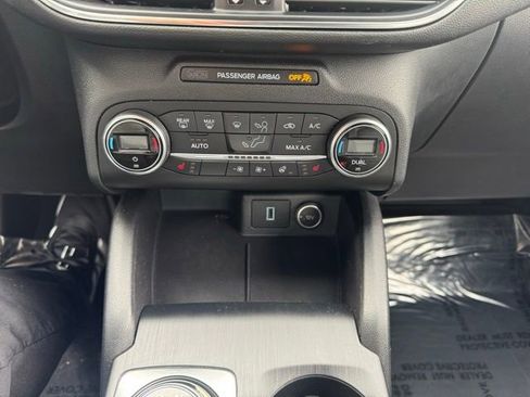 Used 2020 Ford Escape Titanium image 32