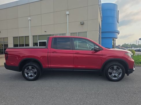Used 2024 Honda Ridgeline TrailSport image 4