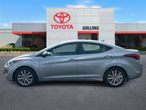 Used 2015 Hyundai Elantra SE w/ Option Group 02 FWD image 2