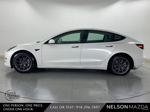 Used 2023 Tesla Model 3 Standard Range image 9