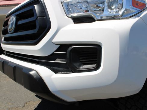 Used 2020 Toyota Tacoma SR AWD/4WD image 4