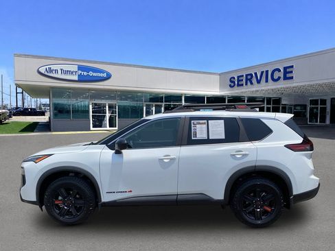 Used 2025 Nissan Rogue SV AWD/4WD image 5