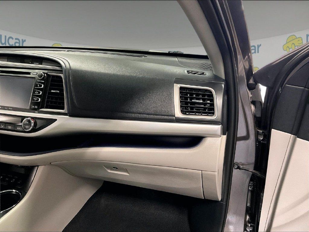 Used 2019 Toyota Highlander XLE AWD/4WD image 13