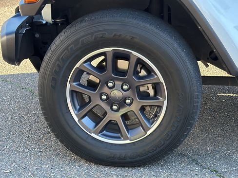 Used 2022 Jeep Gladiator Overland w/ Popular Equipment Package image 9