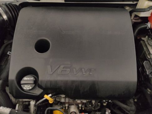 Used 2021 Chevrolet Traverse LT FWD image 30