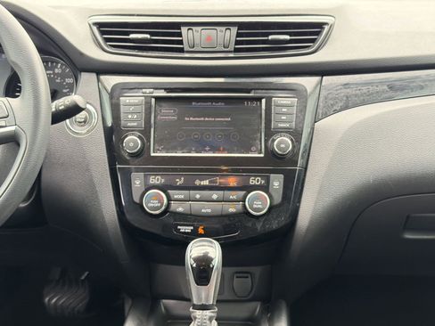 Used 2020 Nissan Rogue Sport SV FWD image 25