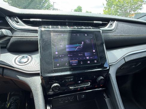 Used 2025 Jeep Grand Cherokee L Laredo AWD/4WD image 32