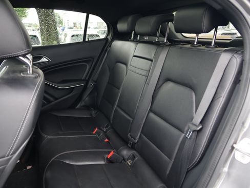 Used 2018 Mercedes-Benz GLA 250 image 34