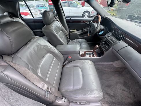 Used 2002 Cadillac De Ville DTS w/ Premium Equipment Pkg image 20