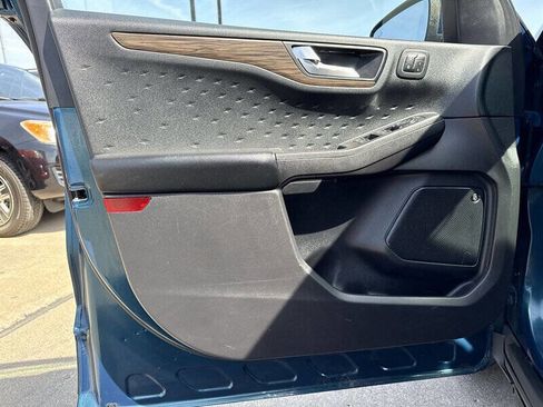 Used 2020 Ford Escape Titanium image 14