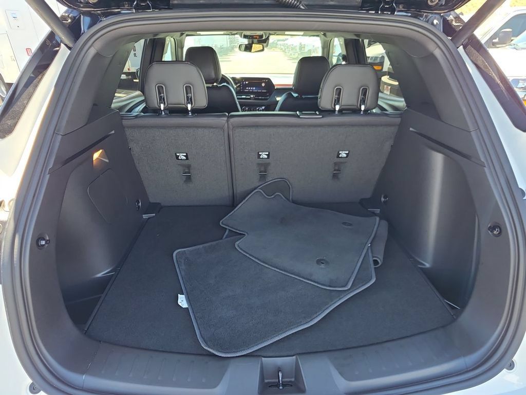 Used 2024 Chevrolet TrailBlazer RS w/ Convenience Package FWD image 27
