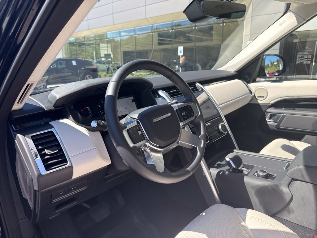 Certified 2025 Land Rover Discovery S AWD/4WD image 9