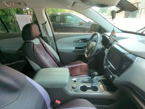 Used 2019 Chevrolet Traverse LT FWD image 9