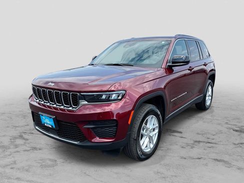 Used 2025 Jeep Grand Cherokee Laredo X w/ Luxury Tech Group I AWD/4WD image 1