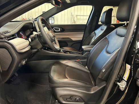 Certified 2025 Jeep Compass Limited AWD/4WD image 14