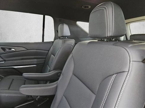 Used 2026 Chevrolet Traverse LT image 24