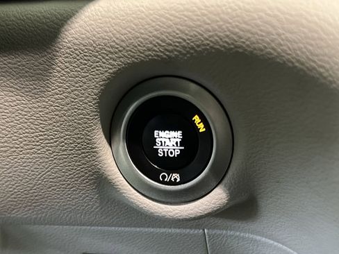 Used 2019 Chrysler Pacifica Touring Plus image 27