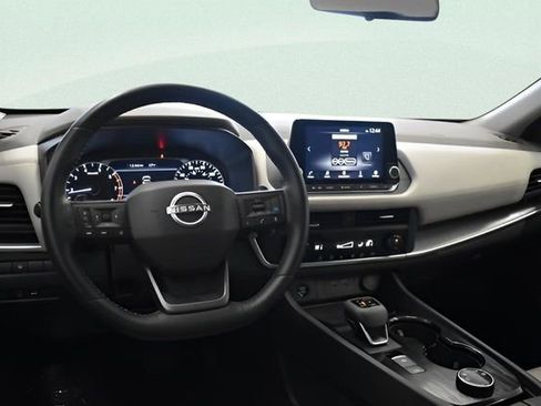 Used 2025 Nissan Rogue SV image 25