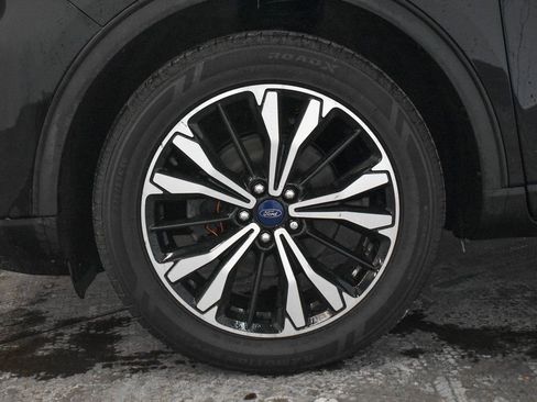 Used 2022 Ford Escape SE w/ SE Sport Appearance Package image 9