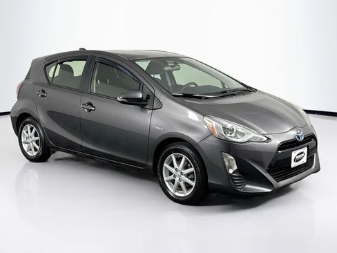 Used 2016 Toyota Prius C Two image 2