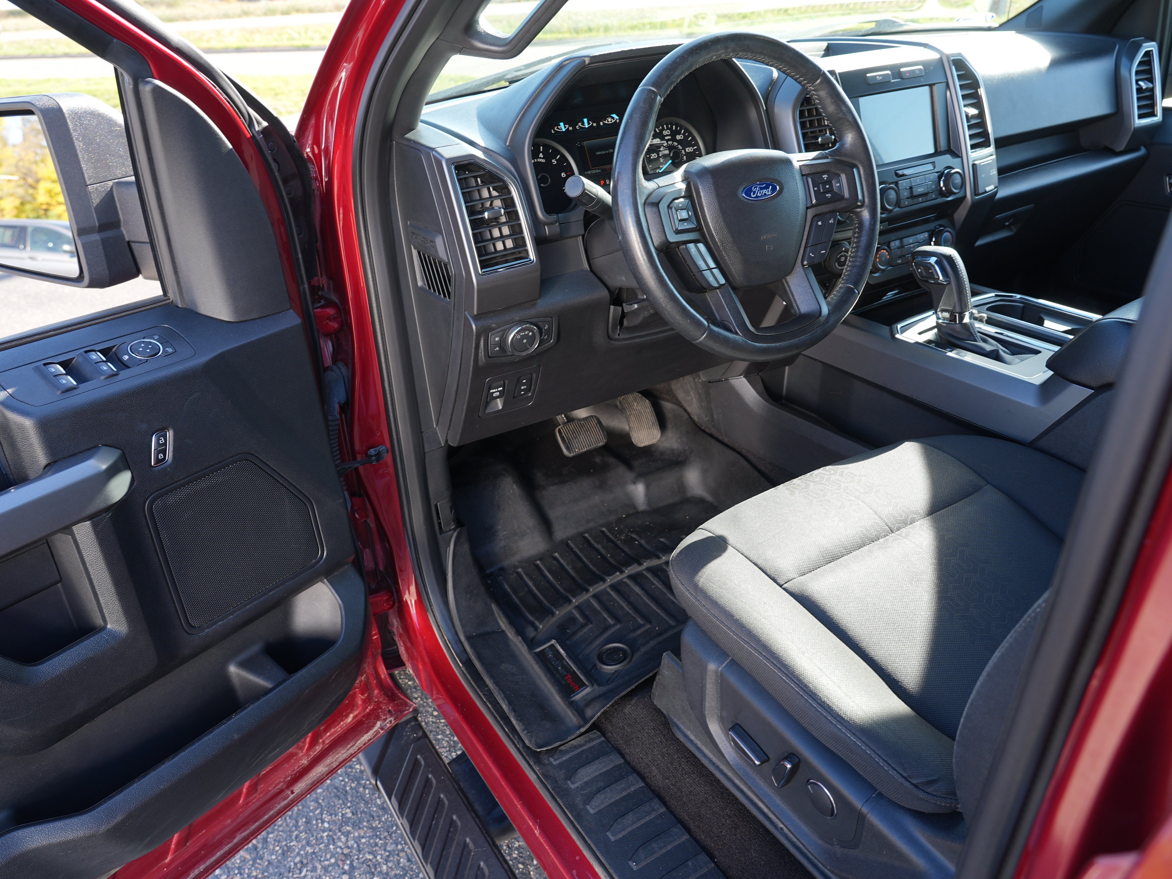 Used 2018 Ford F150 XLT w/ Equipment Group 302A Luxury AWD/4WD image 15