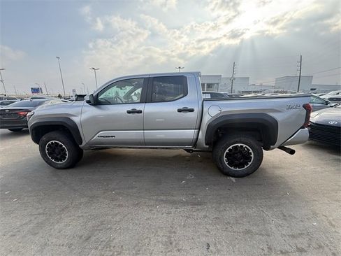Used 2024 Toyota Tacoma TRD Off-Road image 8