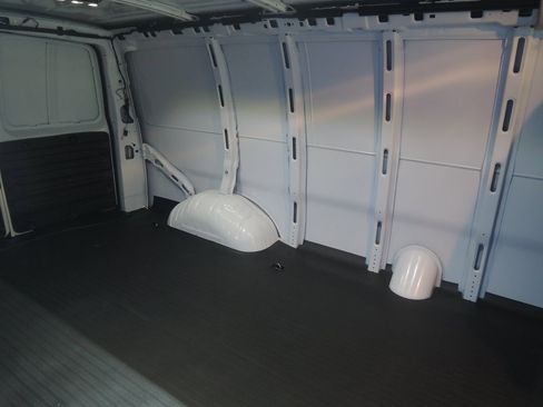 New 2026 Chevrolet Express 2500 Work Van w/ Driver Convenience Package image 28