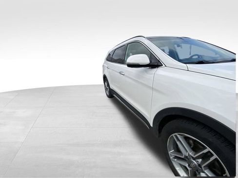 Used 2017 Hyundai Santa Fe Limited image 16