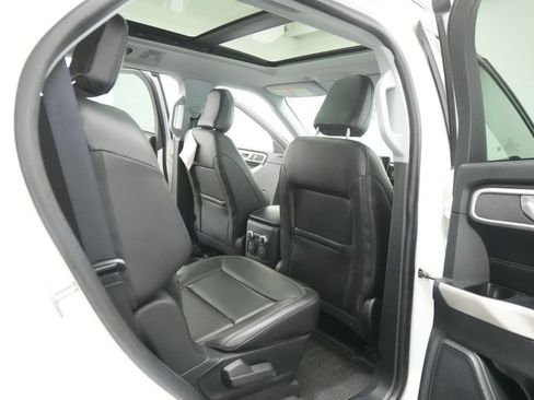 Used 2022 Ford Explorer XLT w/ Equipment Group 202A AWD/4WD image 33