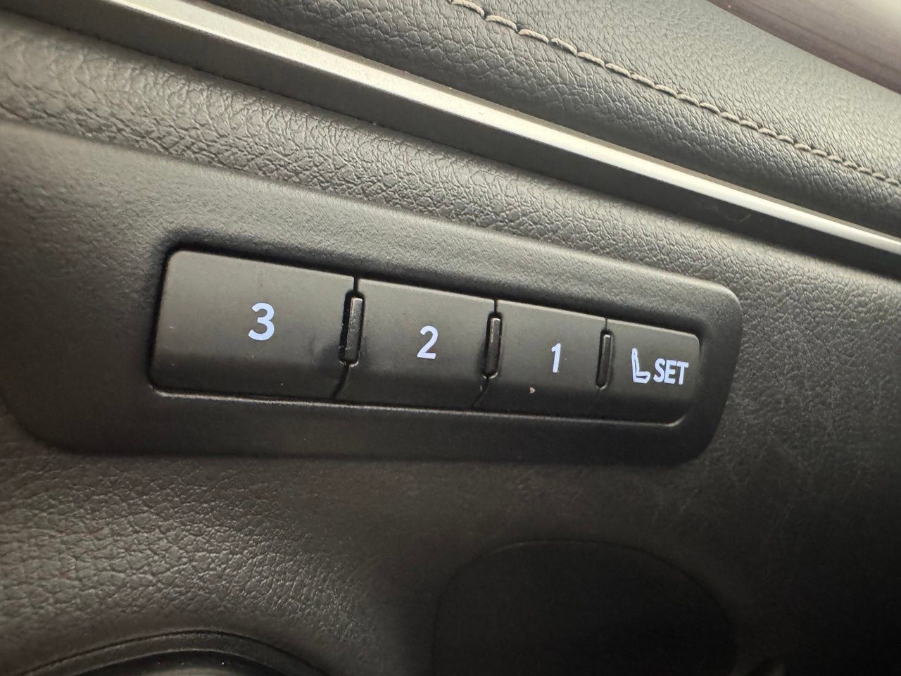 Used 2024 Lexus ES 350 w/ Premium Package FWD image 27
